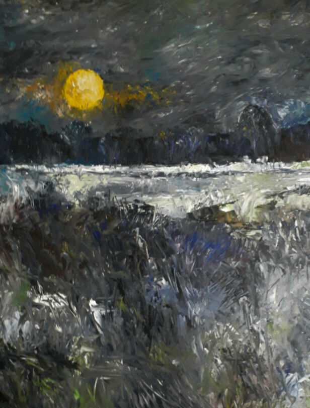 Gemälde einer dunklen Winterlandschaft mit gelbem Vollmond, Werk „Wintermond“ von Dietmar Werner im ArtHotel Kiebitzberg